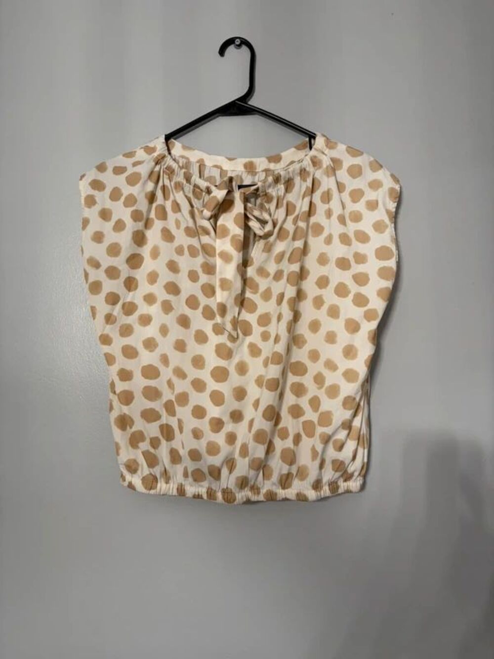 LOFT Women’s XS Polka Dot Blouse Cream Beige Tie Neck Sleeveless Top